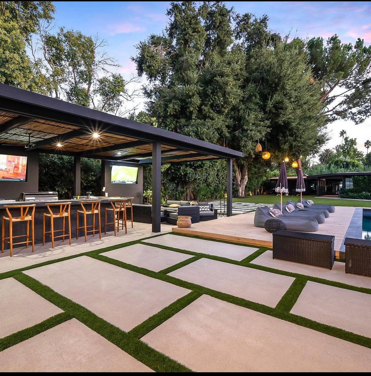 Concrete Pavers with Grass - No Pattern